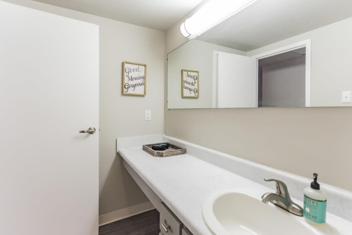Cozy Memphis Apartment In Downtown High-Rise المظهر الخارجي الصورة